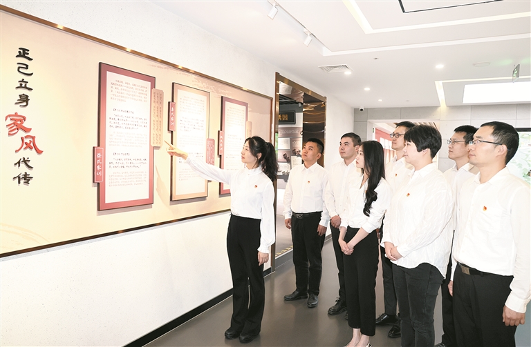 画里有话丨上好家风建设必修课